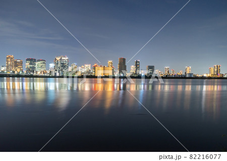 淀川河川公園から見た大阪市の夜景 82216077