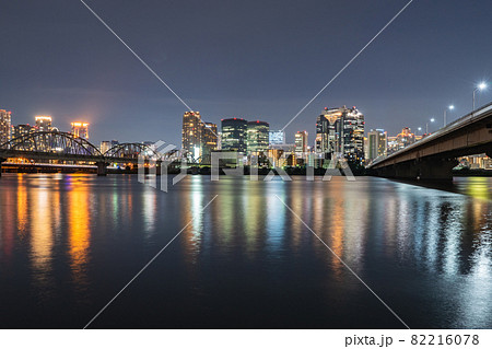 淀川河川公園から見た大阪市の夜景 82216078