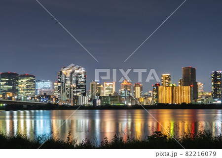 淀川河川公園から見た大阪市の夜景 82216079
