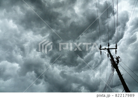 急激に発達する雷雲 急激に発達する雷雲 82217989
