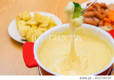 チーズフォンデュ 82219150