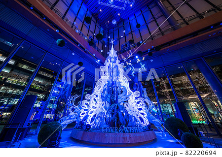「東京都」丸ビルのクリスマスツリー・イルミネーション 「東京都」丸ビルのクリスマスツリー・イルミネーション 82220694