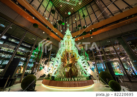 「東京都」丸ビルのクリスマスツリー・イルミネーション 「東京都」丸ビルのクリスマスツリー・イルミネーション 82220695