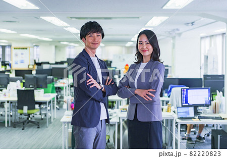 会社紹介 男女 ビジネス 【 リクルート の イメージ 】 会社紹介 男女 ビジネス 【 リクルート の イメージ 】 82220823