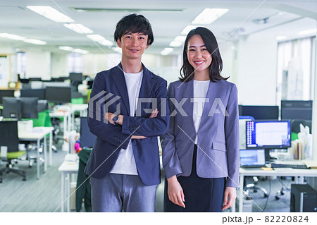 会社紹介 男女 ビジネス 【 リクルート の イメージ 】 会社紹介 男女 ビジネス 【 リクルート の イメージ 】 82220824