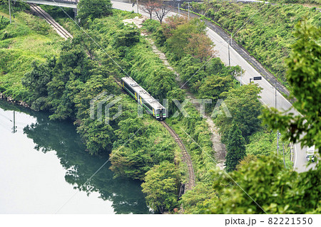 只見川と只見線の列車 福島県金山町 只見川と只見線の列車 福島県金山町 82221550