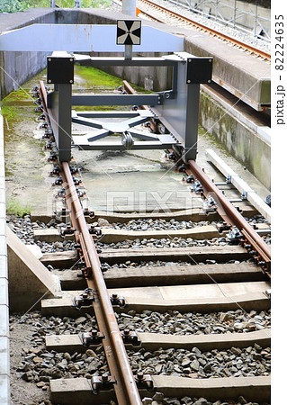 鉄道の車止め 鉄道線路の終端 新京成線松戸駅7番線車止め 千葉県松戸市松戸の写真素材