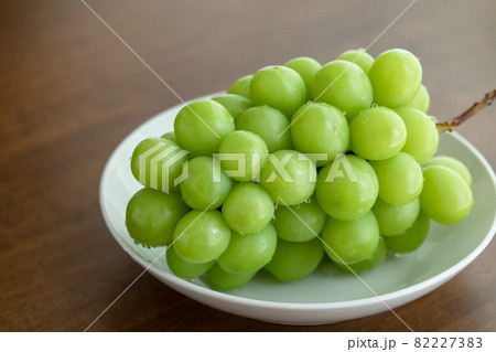 完熟大粒シャインマスカット 82227383