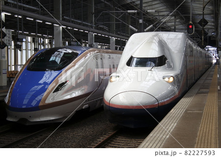 引退間際の上越新幹線E4系と新型E7系の並び(新潟駅) 引退間際の上越新幹線E4系と新型E7系の並び(新潟駅) 82227593