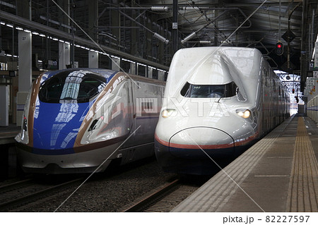 引退間際の上越新幹線E4系と新型E7系の並び(新潟駅) 引退間際の上越新幹線E4系と新型E7系の並び(新潟駅) 82227597