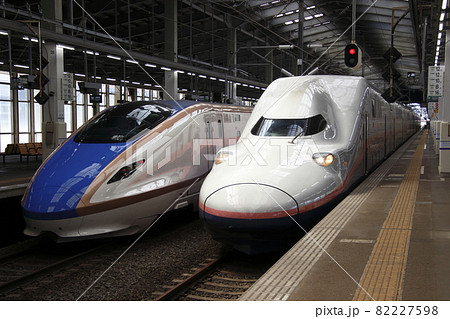 引退間際の上越新幹線E4系と新型E7系の並び（新潟駅） 82227598
