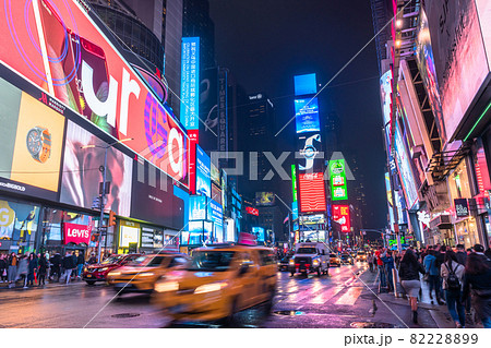 《ニューヨーク》タイムズスクエア・世界の中心 82228899