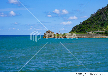 寺泊の浦浜海岸 日本海の絶景が続く越後七浦シーサイドライン(新潟県長岡市寺泊野積) 寺泊の浦浜海岸 日本海の絶景が続く越後七浦シーサイドライン(新潟県長岡市寺泊野積) 82229750