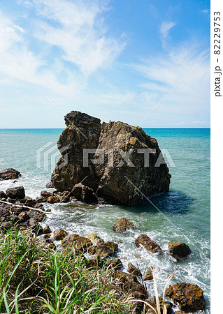 寺泊の浦浜海岸　日本海の絶景が続く越後七浦シーサイドライン（新潟県長岡市寺泊野積） 82229753