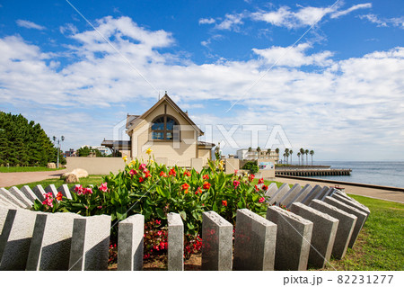 花壇越しに見る神戸舞子公園にある旧武藤山治邸 花壇越しに見る神戸舞子公園にある旧武藤山治邸 82231277