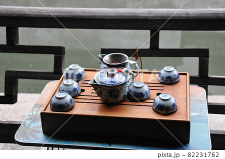 中国、江蘇省、錦渓、運河沿いの茶館、江南水郷、古鎮（古い街並みの残る風情ある町） 82231762