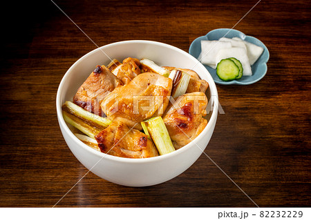 焼鳥丼 82232229