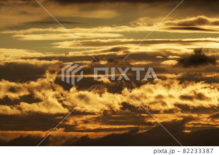 初秋の朝空・朝日に照らされた雲 初秋の朝空・朝日に照らされた雲 82233387