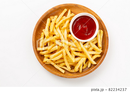 白背景に俯瞰から見たフライドポテト 白背景に俯瞰から見たフライドポテト 82234237