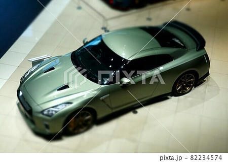 ミニチュアジオラマ風写真 日産本社ショールムのGT-R ミニチュアジオラマ風写真 日産本社ショールムのGT-R 82234574