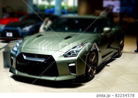 ミニチュアジオラマ風写真　日産本社ショールムのGT-R 82234578