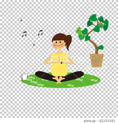 Pregnant women enjoying yoga at home 82235281