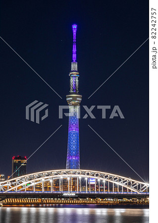 「東京都」ライトアップした白髭橋と東京スカイツリー 82242757