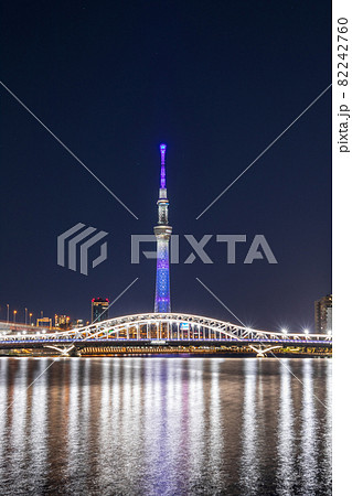 「東京都」ライトアップした白髭橋と東京スカイツリー 「東京都」ライトアップした白髭橋と東京スカイツリー 82242760