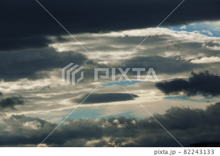初秋の朝空・朝日に照らされた雲・210908am 82243133