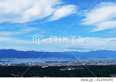 湖南アルプス堂山から見下ろす琵琶湖周辺の街並みと湖西の山 湖南アルプス堂山から見下ろす琵琶湖周辺の街並みと湖西の山 82244245