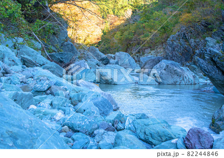 三波石峡　三波石　秋風景　　　　 82244846
