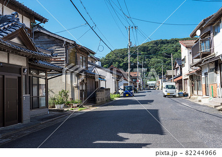 島根半島　四十二浦　恵曇浦の古い町並み 82244966