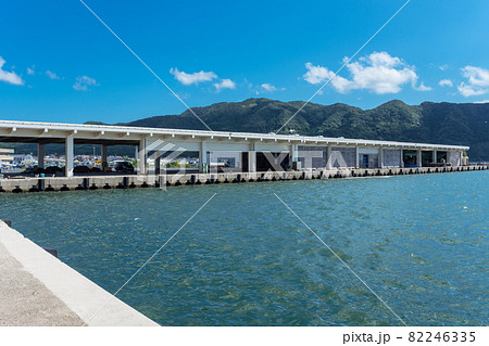 島根半島　四十二浦　夏の恵曇漁港　（えとも） 82246335