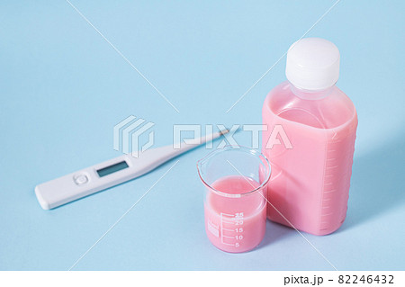 シロップ薬　子供用お薬のイメージ素材 82246432