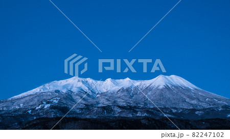 御嶽山・冬（夜明け） 82247102