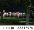 湖に映る夜景 82247570