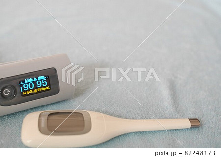 パルスオキシメーターと体温計 パルスオキシメーターと体温計 82248173