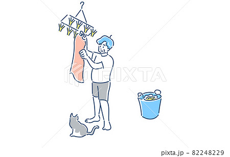 家事をする人物　シニア　男性　洗濯物干し　イラスト 82248229