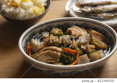 切り昆布の煮物、帆立ご飯、シシャモの食卓 82248430