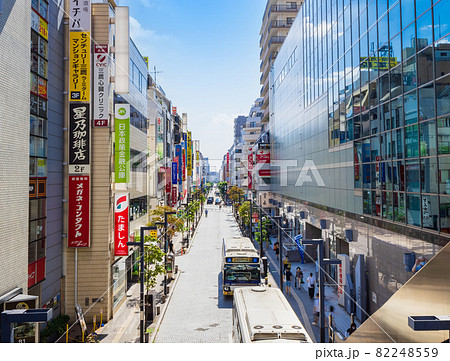 三鷹駅南口　駅前周辺の町並み　中央通り 82248559