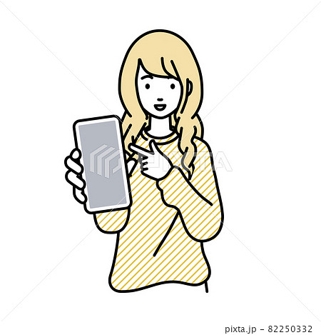 立ってスマートフォンを指差してこちらに向けて見せているリモートワークの女性 立ってスマートフォンを指差してこちらに向けて見せているリモートワークの女性 82250332