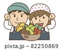 農家の若い夫婦 82250869