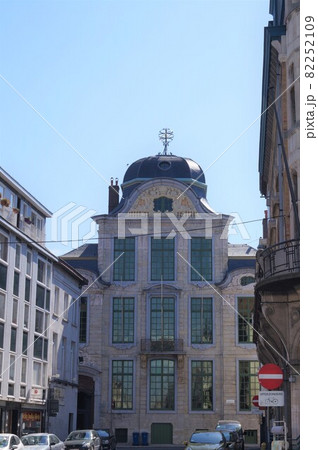 ベルギー ゲント カンメル通りの街並み 82252109