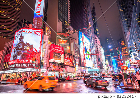 《ニューヨーク》タイムズスクエア・世界の中心 82252417