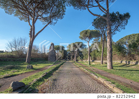 ローマ街道　道はローマに通ず  82252942