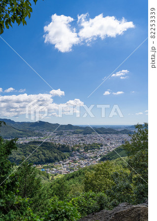 吾妻山のトンビ岩から見た景色（群馬県桐生市） 82253339