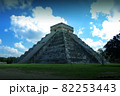 蛇が降臨するチチェン・イッツァのピラミッド 82253443