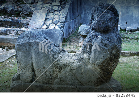 チチェン ・ イッツァの儀式で生贄の心臓が置くチャックモール