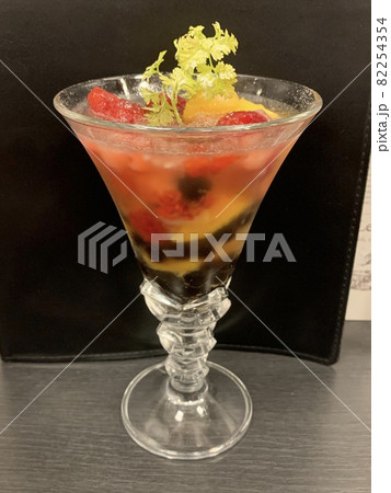 ブラックタピオカのフルーツポンチ ブラックタピオカのフルーツポンチ 82254354