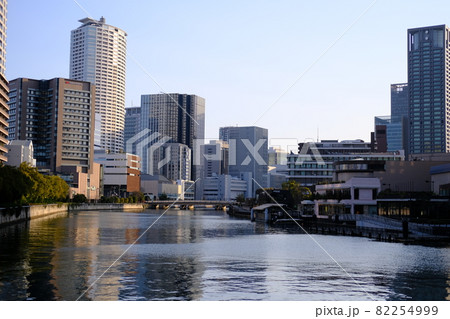 大阪福島の玉江橋からの景色（夕方） 82254999